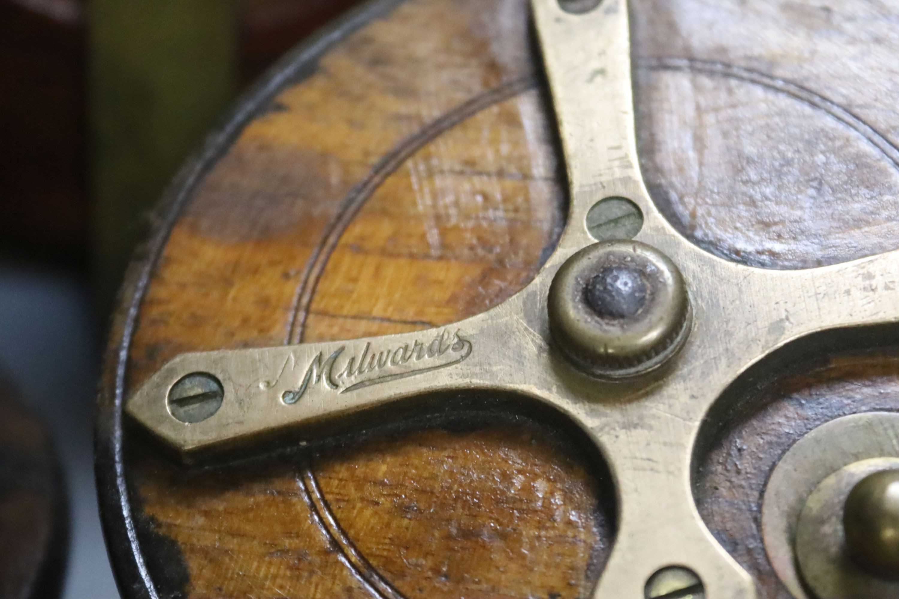 A collection of wooden fishing reels, largest diameter 16cm